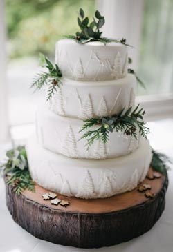 Bröllopstårta med skogstema